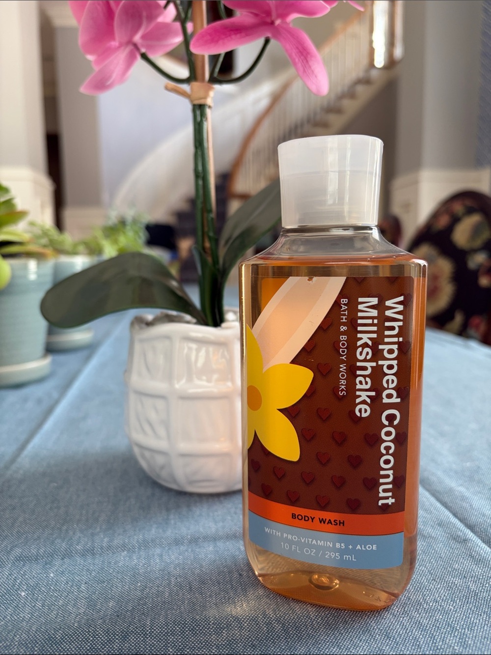 Bath & Body Works Whipped Coconut Milkshake body wash